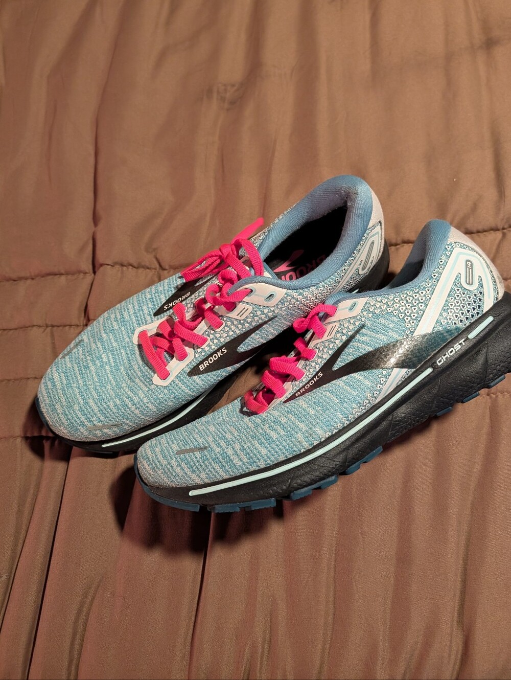 Women's Brooks Shoes Size 9 Excellent Condition